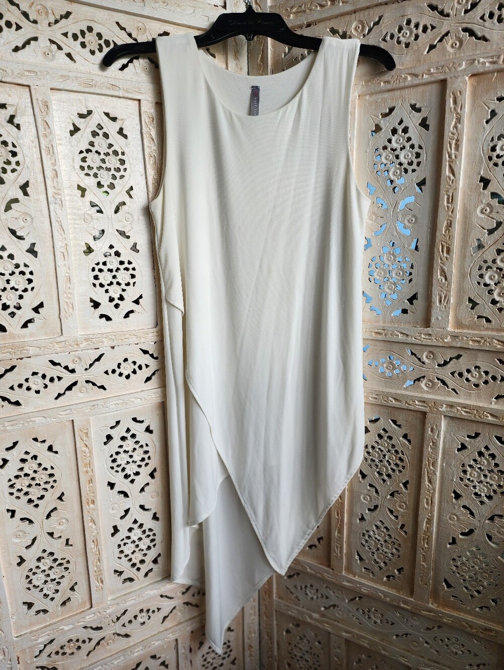 Last Tango Sleeveless Pointed Hem Tunic Top- Size XS- White